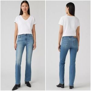 Levi’s 725 High Waist Bootcut Jeans Eternal Indigo Medium Wash